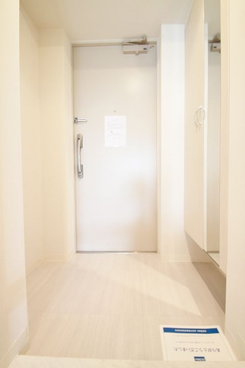 東京都文京区千駄木3(マンション)の賃貸物件の玄関