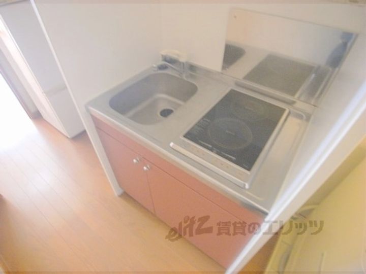 レオパレスウェルスtenのキッチン