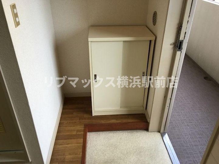 ビューライド川崎の玄関