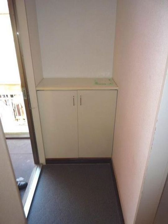 コーポラス円山A棟の玄関