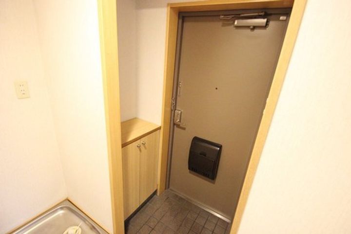セブンビルの玄関