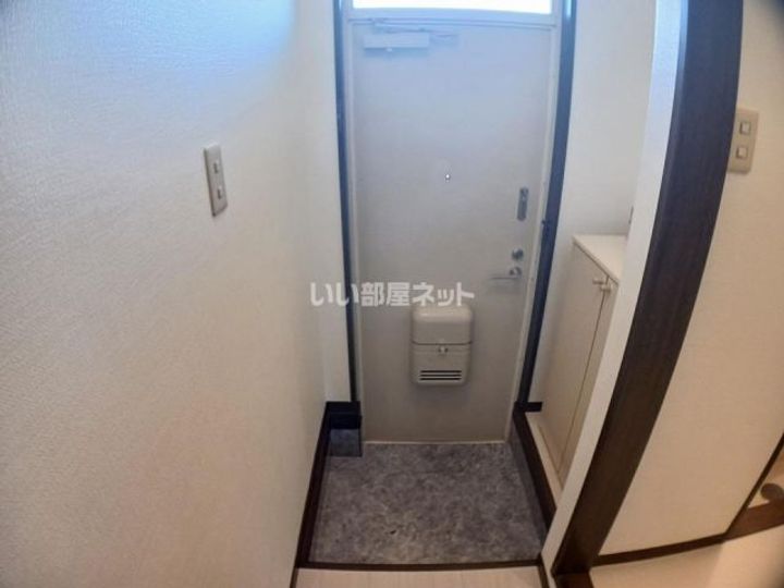 ヴィラマルヨシの玄関