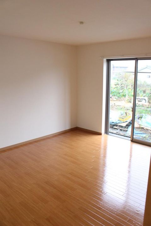 フローリッシュIIIの居間