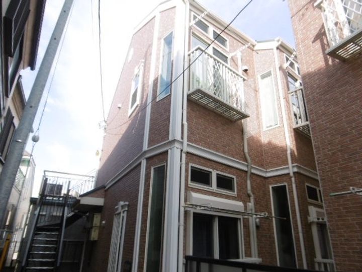 ハーミットクラブハウス鶴見オレンジコートの外観