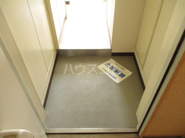 マリオン本千葉の玄関