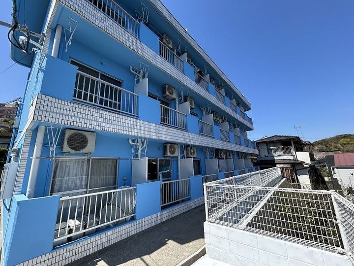 マリンハイツ(唐湊)の外観