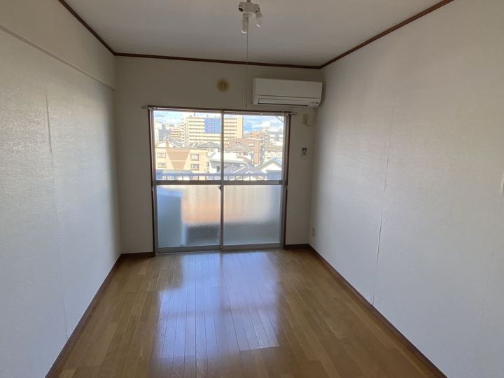 マリンハイツ(唐湊)の居間