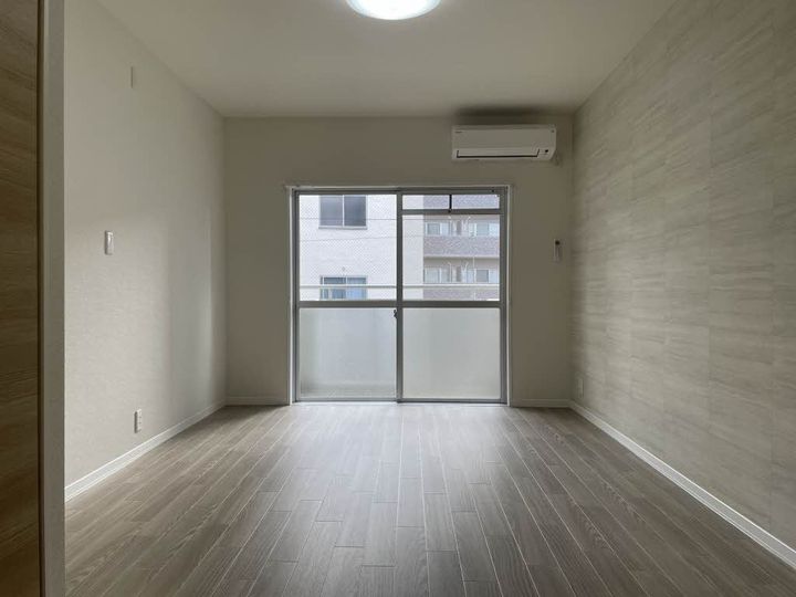 フロントビル千田の居間