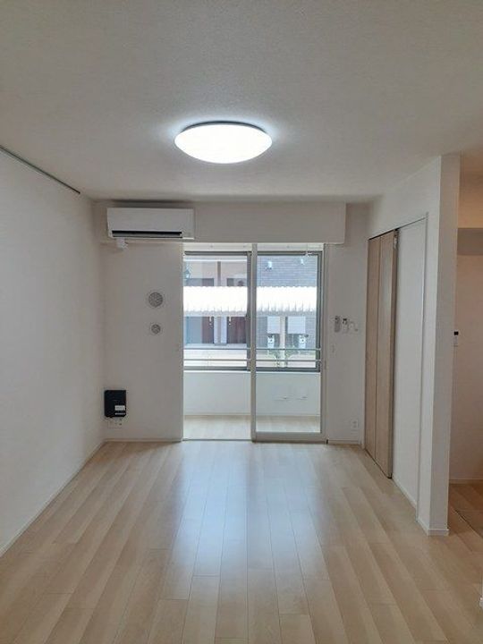 サンヴェール 蔵波 7の居間