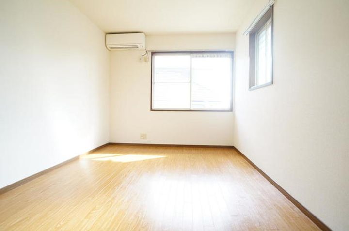 ハイムSHIRAIの居間