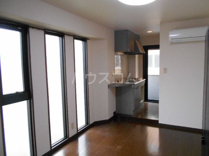 プランニングバンクビル西院の居間