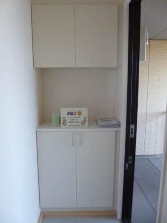 アヴァンセ B棟の玄関