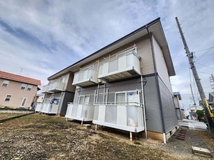 ピュアコーポコメムラ B棟の外観