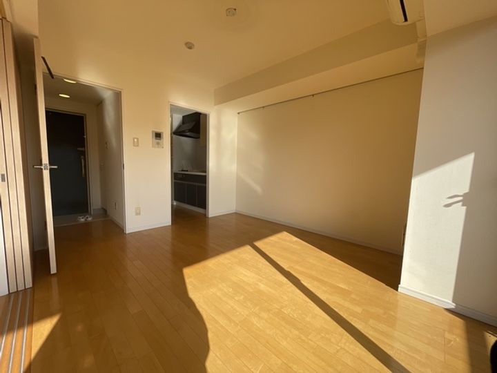 神奈川県横浜市青葉区青葉台2(マンション)の賃貸物件の居間