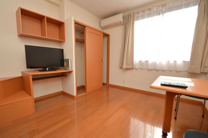 福岡県直方市湯野原2(アパート)の賃貸物件の居間