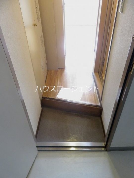ジャネットビルの玄関