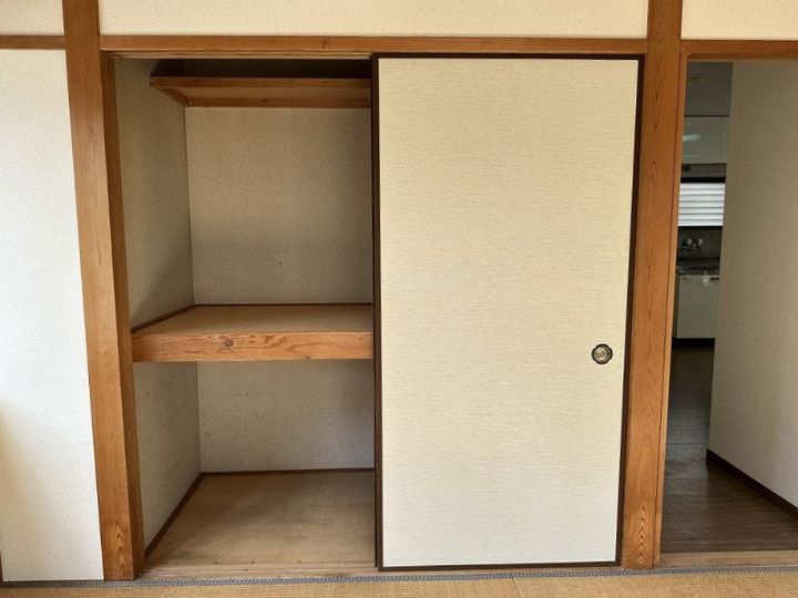 ロイヤル榎IIの内装