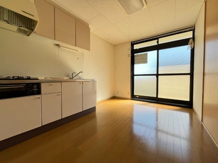 綾IIの居間