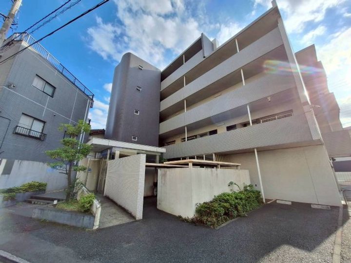 マンション サンの外観