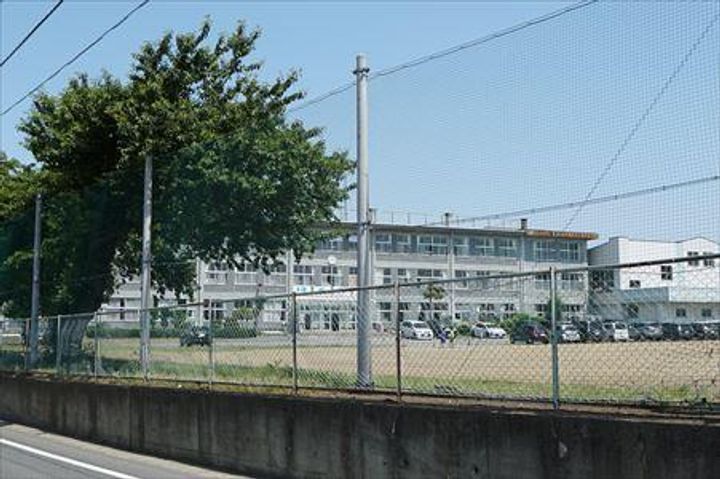 キャステール・コザキDの周辺