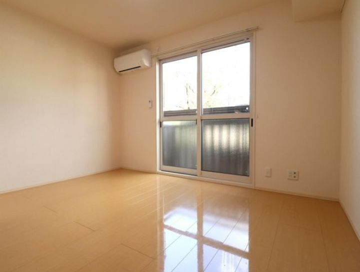 新潟県長岡市美沢1(アパート)の賃貸物件の居間