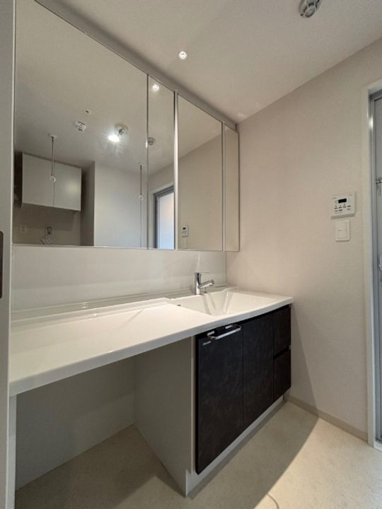 BUONA BREZZA外神田の内装