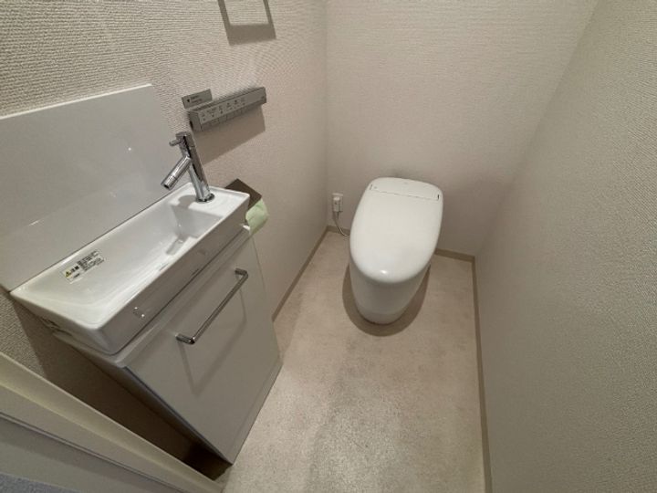 BUONA BREZZA外神田の内装