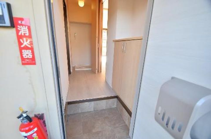 フォーブルいずみB棟の玄関