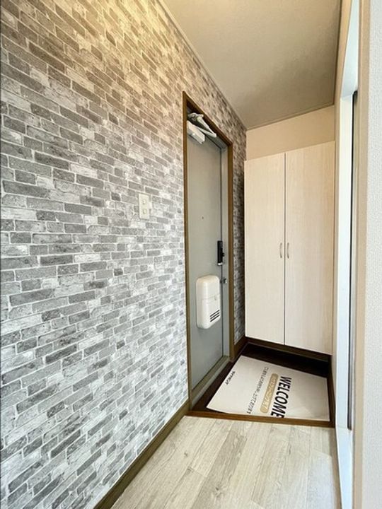 雨あがりの虹 A棟の玄関