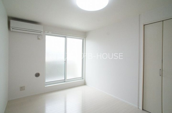 神奈川県厚木市下荻野(アパート)の賃貸物件の居間