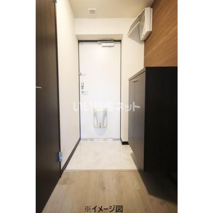 リーフ長津良の玄関
