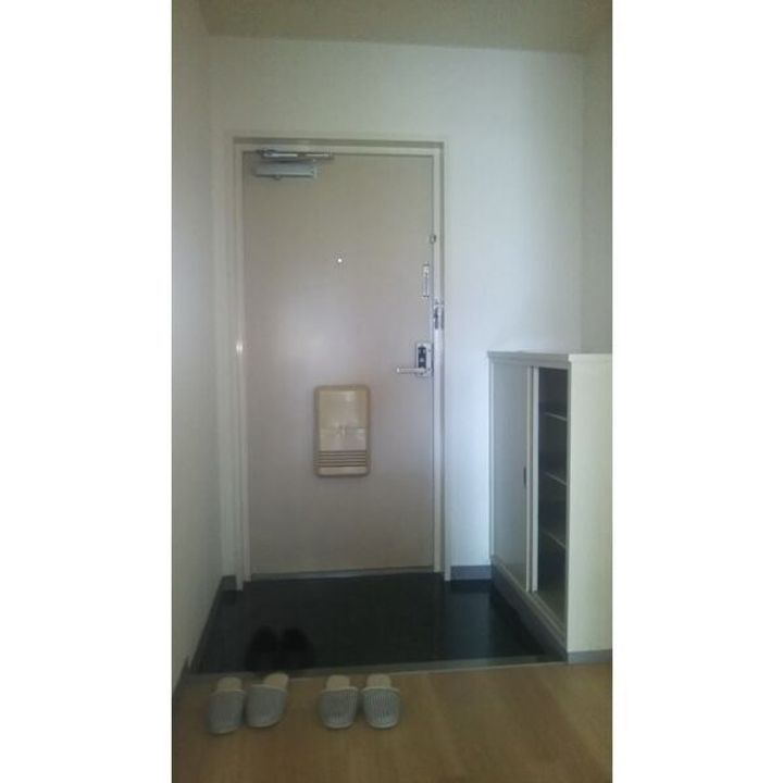 プレスト・コート壱番館の玄関