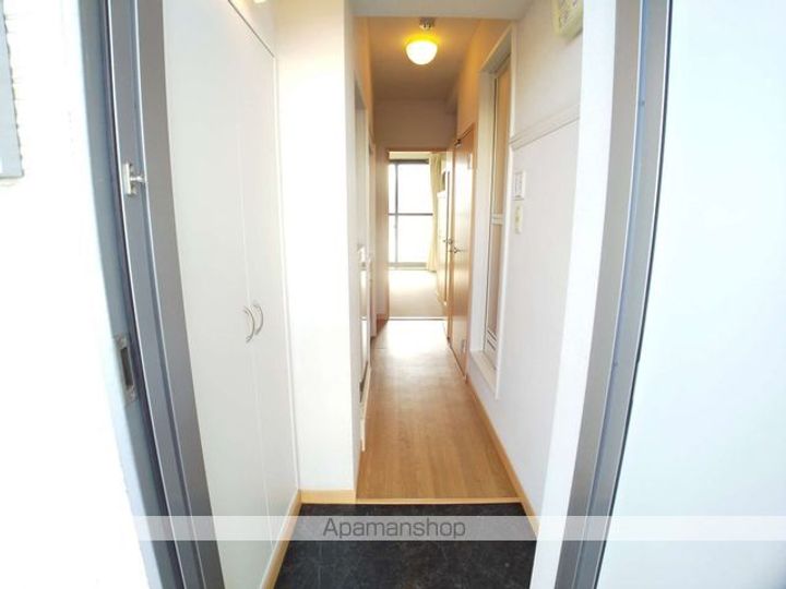 レオパレスレグルス八幡の玄関