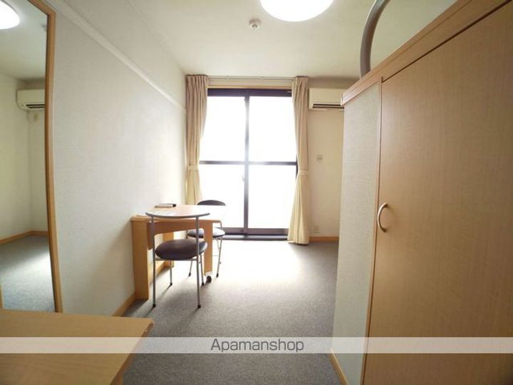 レオパレスレグルス八幡の居間