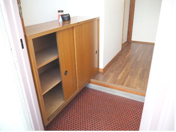 橋本マンションの玄関