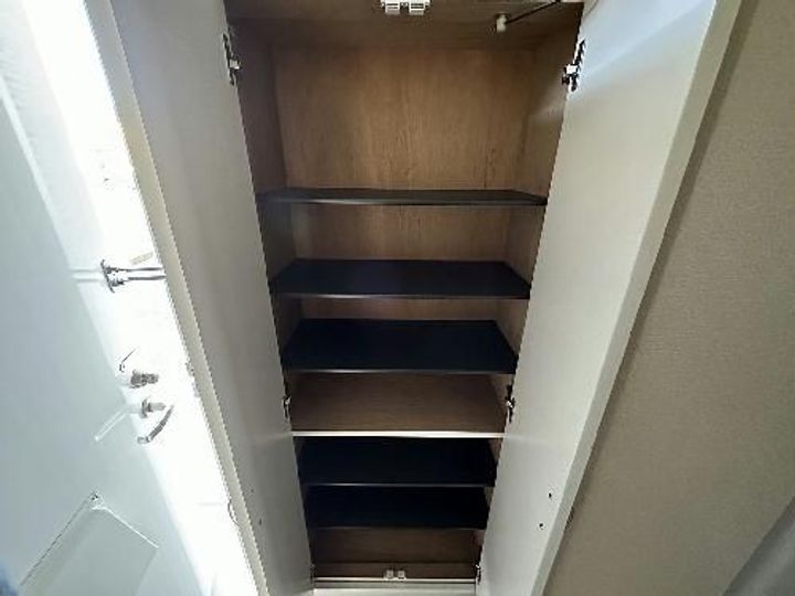 レオパレスル レーブの玄関