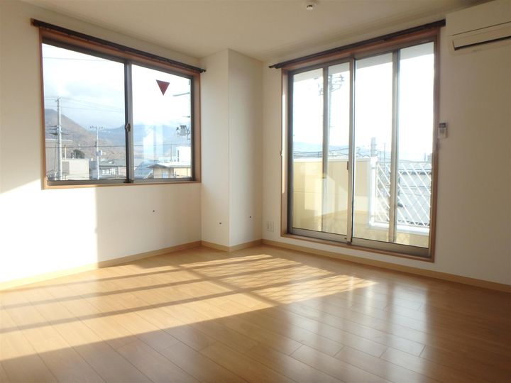 山形県山形市諏訪町2(アパート)の賃貸物件の居間