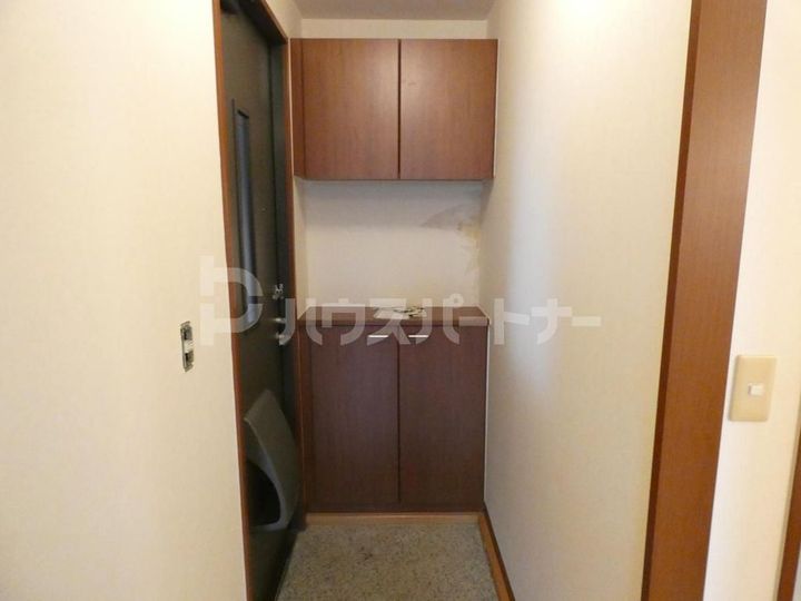 ローズハイム船橋宮本の玄関