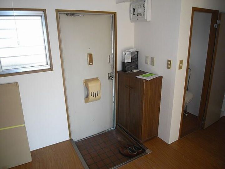 シャルル・モリの玄関