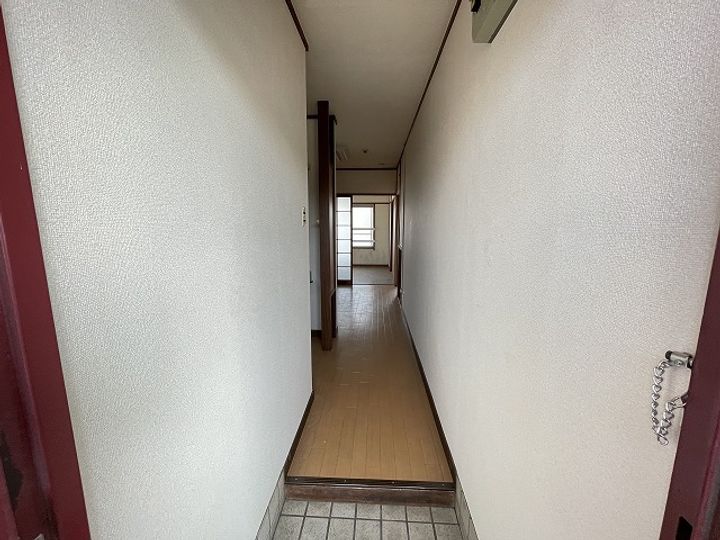 王子中町ビルの玄関