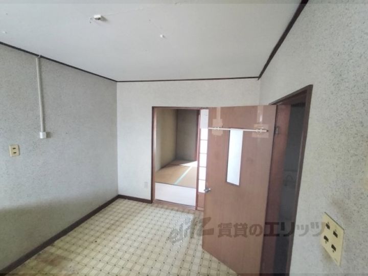 岡田ビルの居間