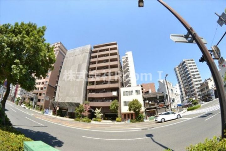 パインタワー上町台の外観