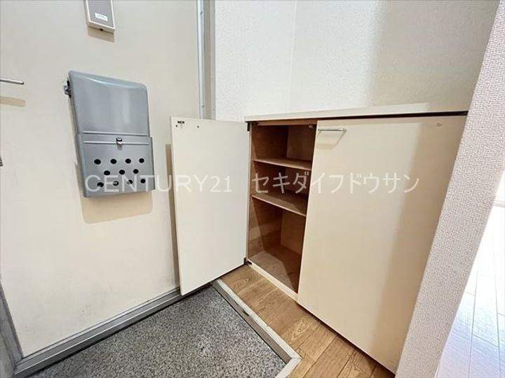 藤井ハイツB棟の玄関