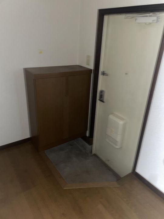 ハイツ若葉の玄関