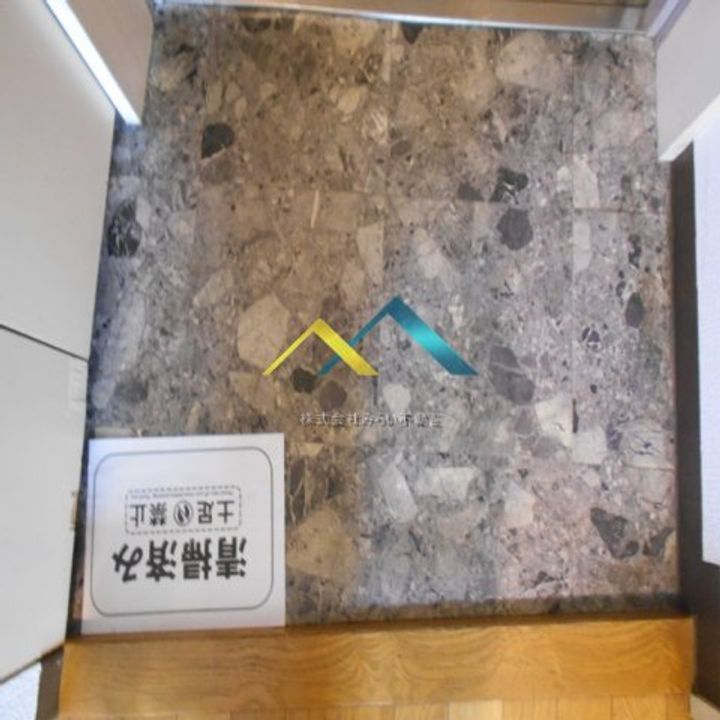 ローバー関内の玄関