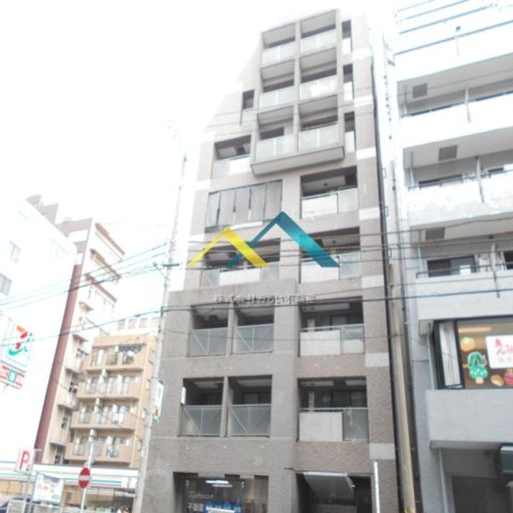 ローバー関内の外観