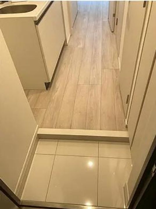 東京都足立区西新井本町2(マンション)の賃貸物件の玄関