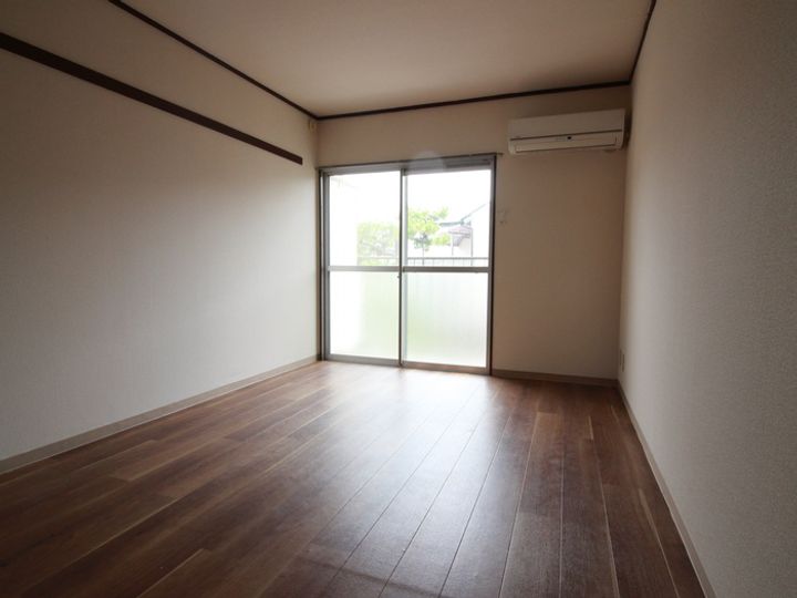 ユニメント桂の居間