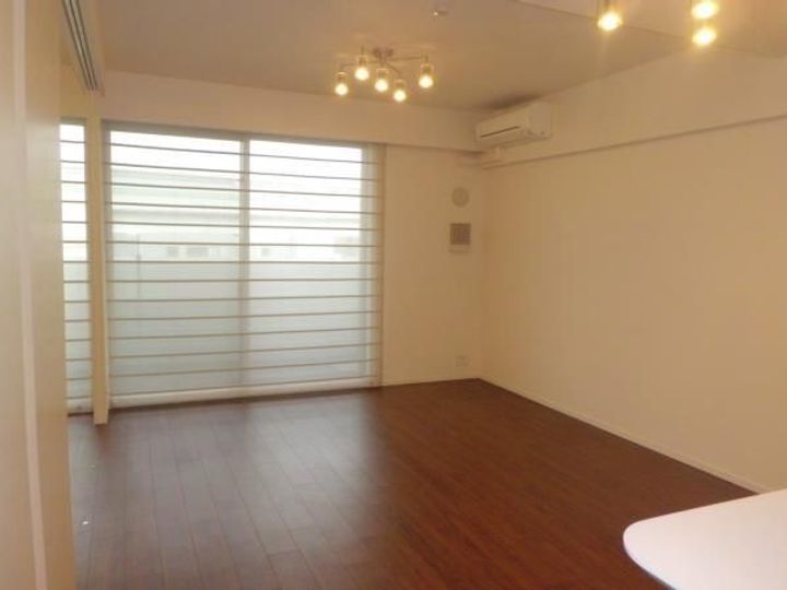 パークホームズ横濱山下町の居間