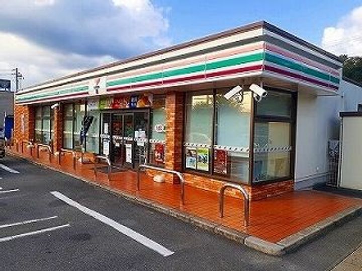 サン ラフィーネの周辺
